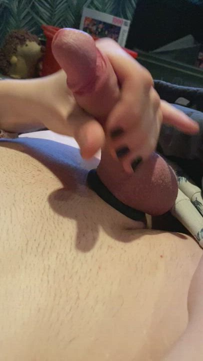 My boyfriend loves jerking off for me before I suck him
