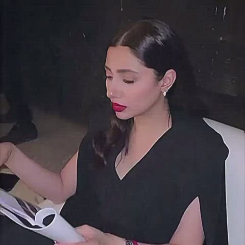 The face mahira makes when i show my dirty big cock