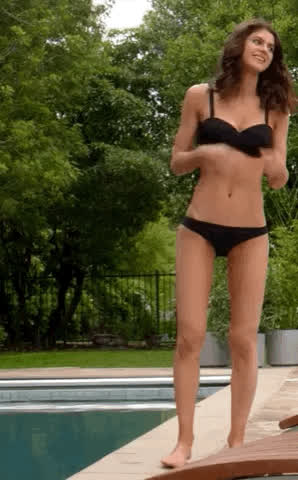 Alexandra Daddario clip