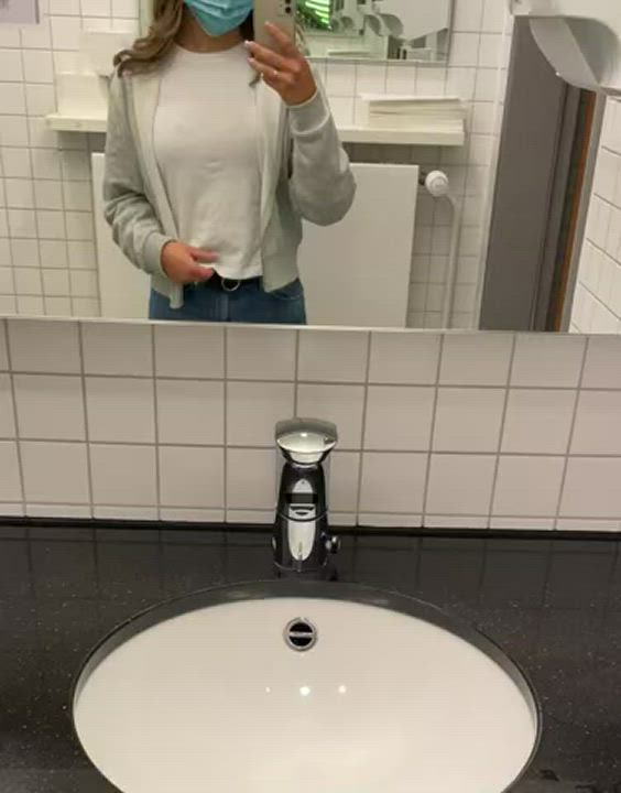 had some fun at the school restroom, was just too horny in my classes.. in think