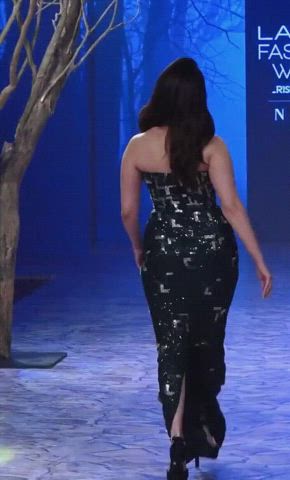 Tamanna's huge ass is made for pounding comment if u fantasize about this ass