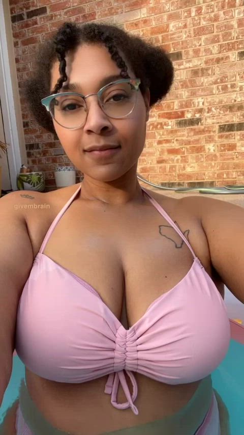 big tits bikini camgirl curly hair curvy cute givembrain glasses innocent pool clip