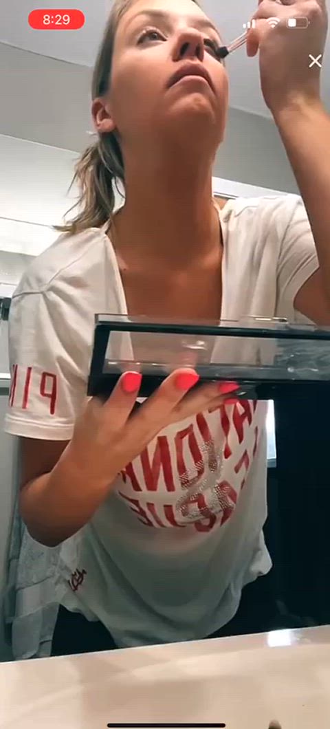 amateur tits milf natural tits tiktok downblouse clip