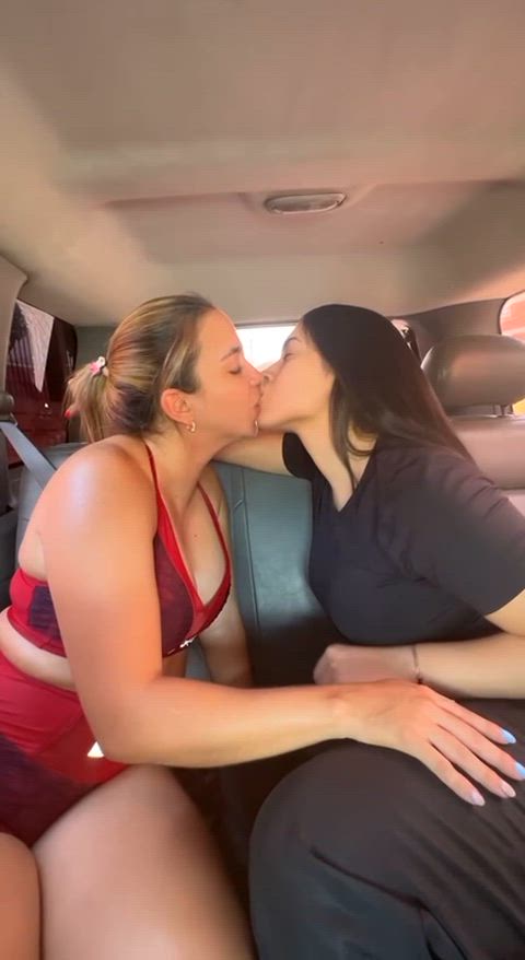 the kisses in the uber make me so hot
