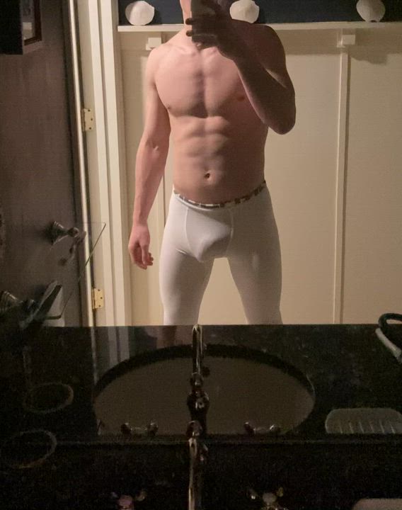I catch a lot of eyes when I wear tights to the gym 🍆😈 [m]