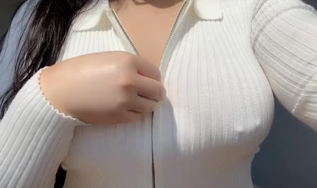Do you like my unzip titty reveal? ??