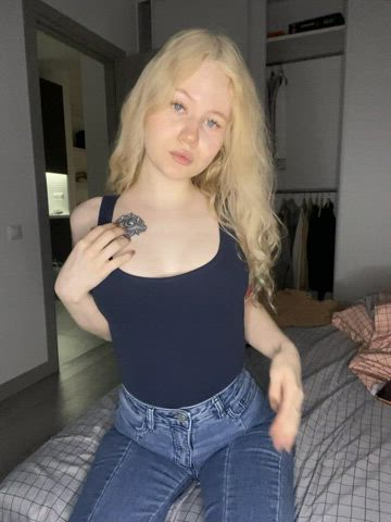 blonde curly hair onlyfans clip