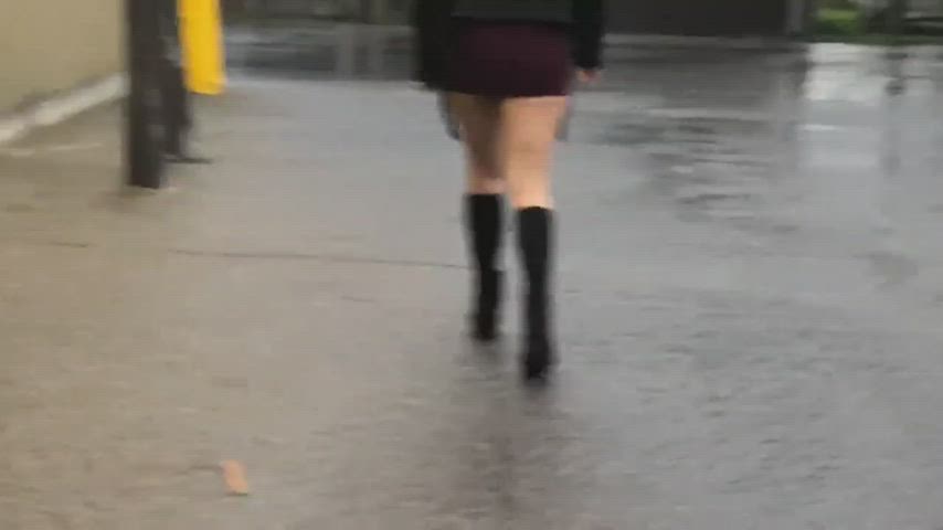 Girlfriend peeing behind a building