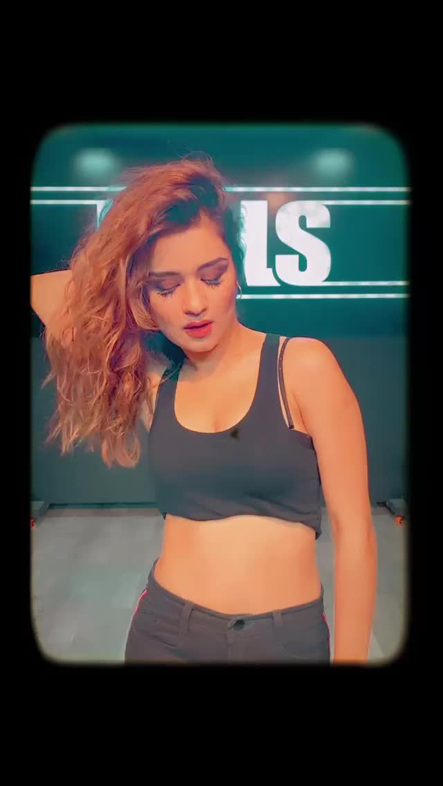 Avneet Kaur moves are enough to make anyone cum plus with that thicc ass.