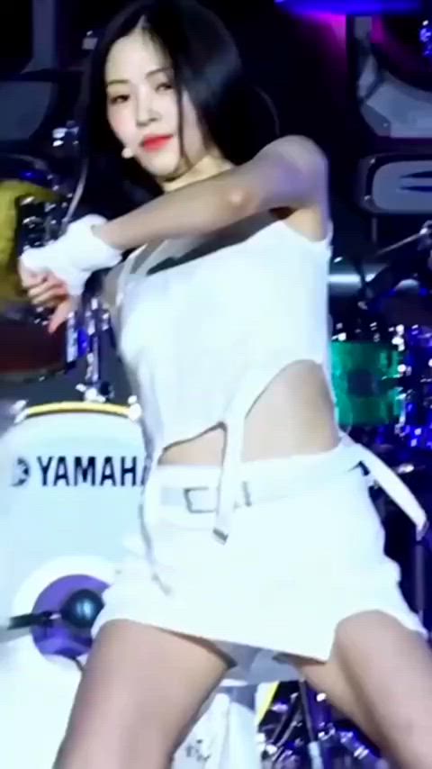 brunette dancing korean kpop clip