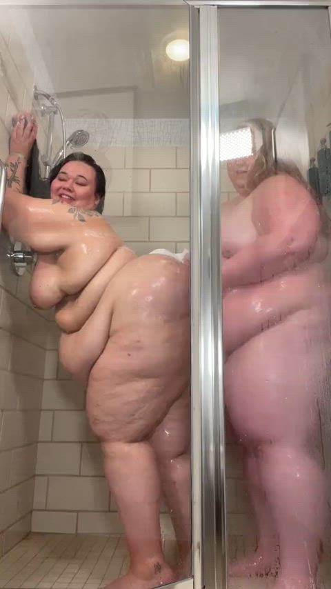 bbbw bbw curvy huge ass lesbians sbbw ssbbw shower thick thick thighs clip