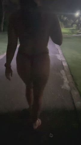 [GIF] Taking a topless stroll through the resort