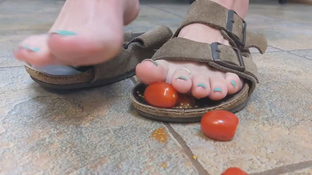 Teaser of 5 minute tomato crushing video for sale. PM for inquiries