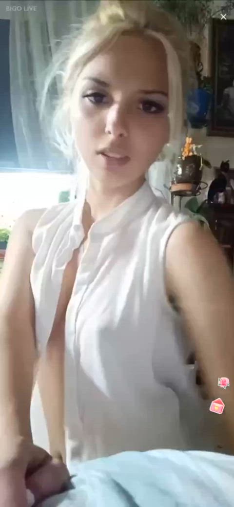 amateur blonde natural tits nipslip puffy nipples teen tiktok tits clip