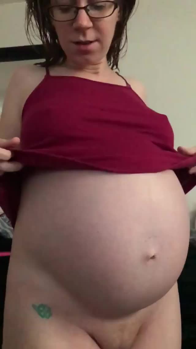 I love showing off my preggo curves to you guys.