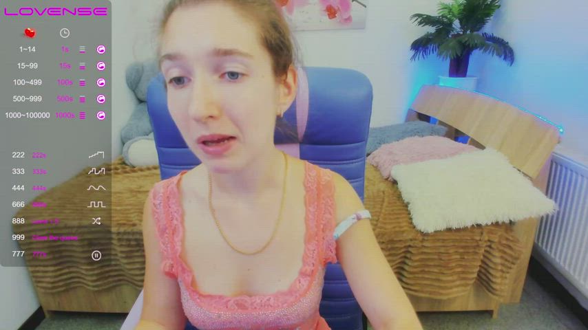 Kriss_belly webcam girl