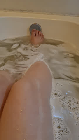 bath bathroom bathtub feet soapy toes clip