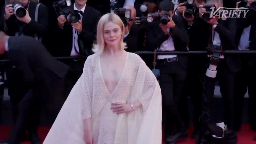 celebrity elle fanning pale petite celebs clip