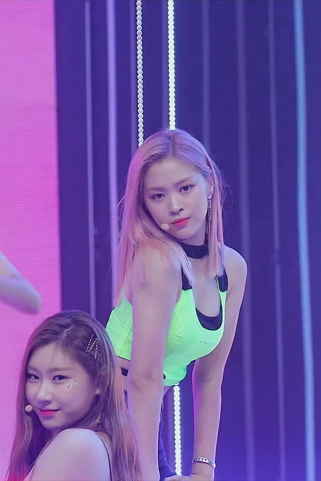 ITZY - Ryujin's Cleavage