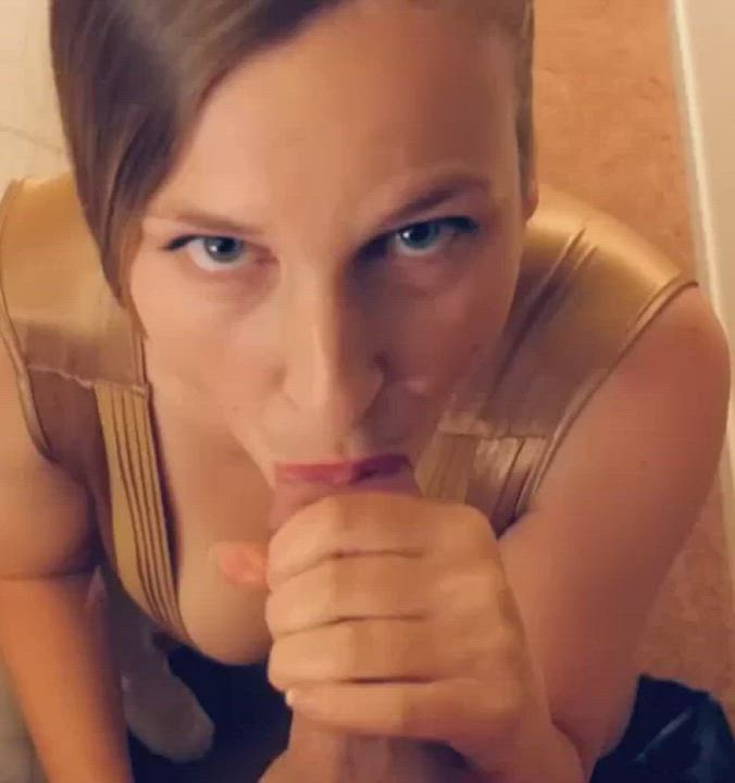 She Gives Perfect Blowjob and Swallowing Cum