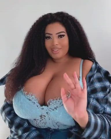 bra busty huge tits clip