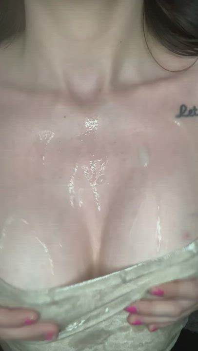 I love to play when you cum on my titties