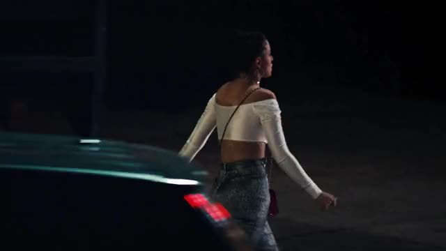 Julia Fox - Uncut Gems (2019) - short clip, BRIGHTENED a bit, of just her booty walking