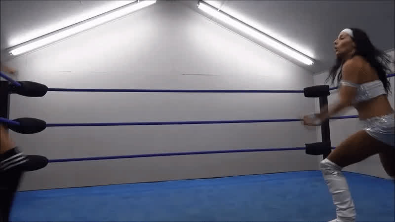 brunette new zealand white girl wrestling clip