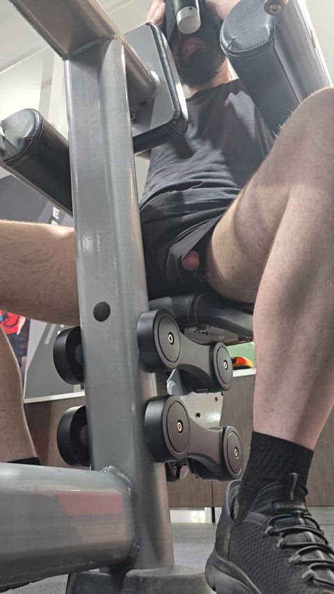 [32] dickslip and precum while working out at a gym