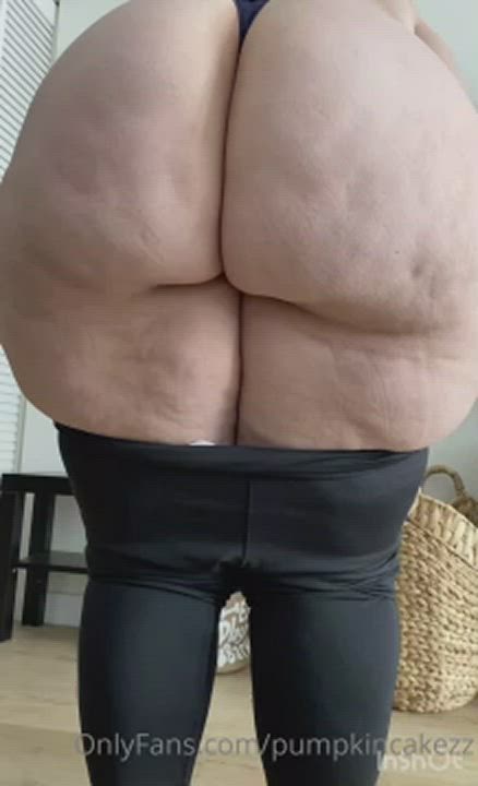 Big Ass Bubble Butt Leggings clip