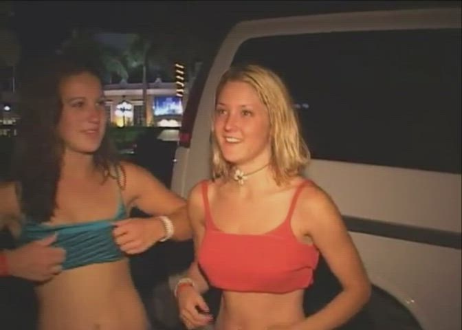 flashing girls public clip