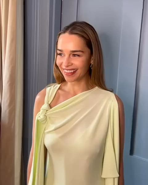 emilia clarke sexy tits clip