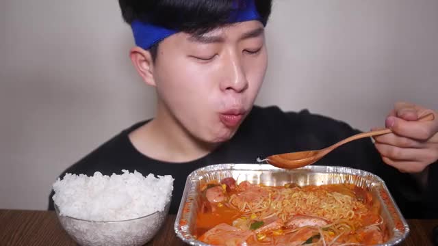 바다곰조해웅_고봉밥 스팸부대찌개 리얼사운드 먹방-2