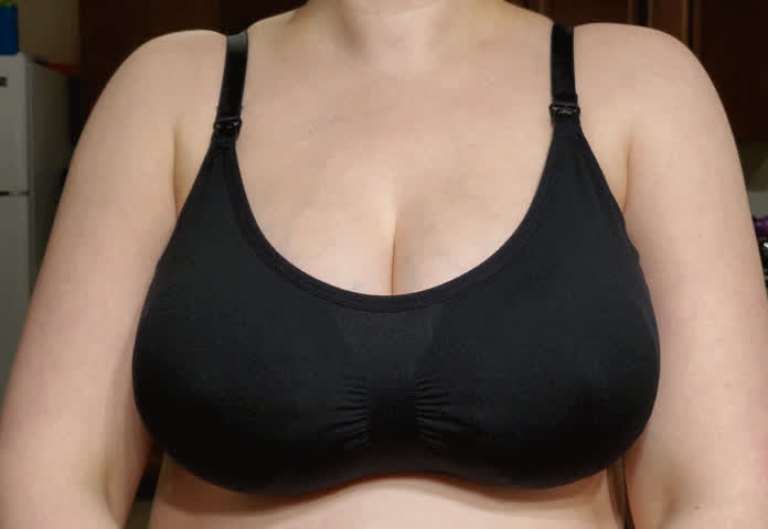 Big Tits Boobs Braless Busty Huge Tits MILF Natural Tits clip