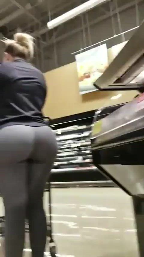 amateur big ass booty candid leggings milf pawg public thick walking clip