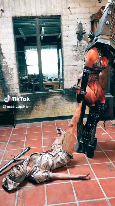 amateur big tits cosplay horror clip