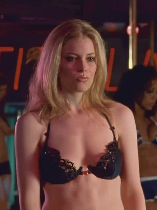 Only Alphas get to see Gillian Jacobs' perfect body