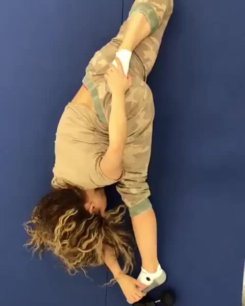 Shakira prepping her body for rehearsal