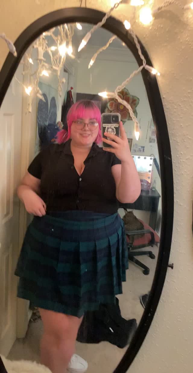 here to bring your BBW schoolgirl fantasy to life ? who wishes they could lift up