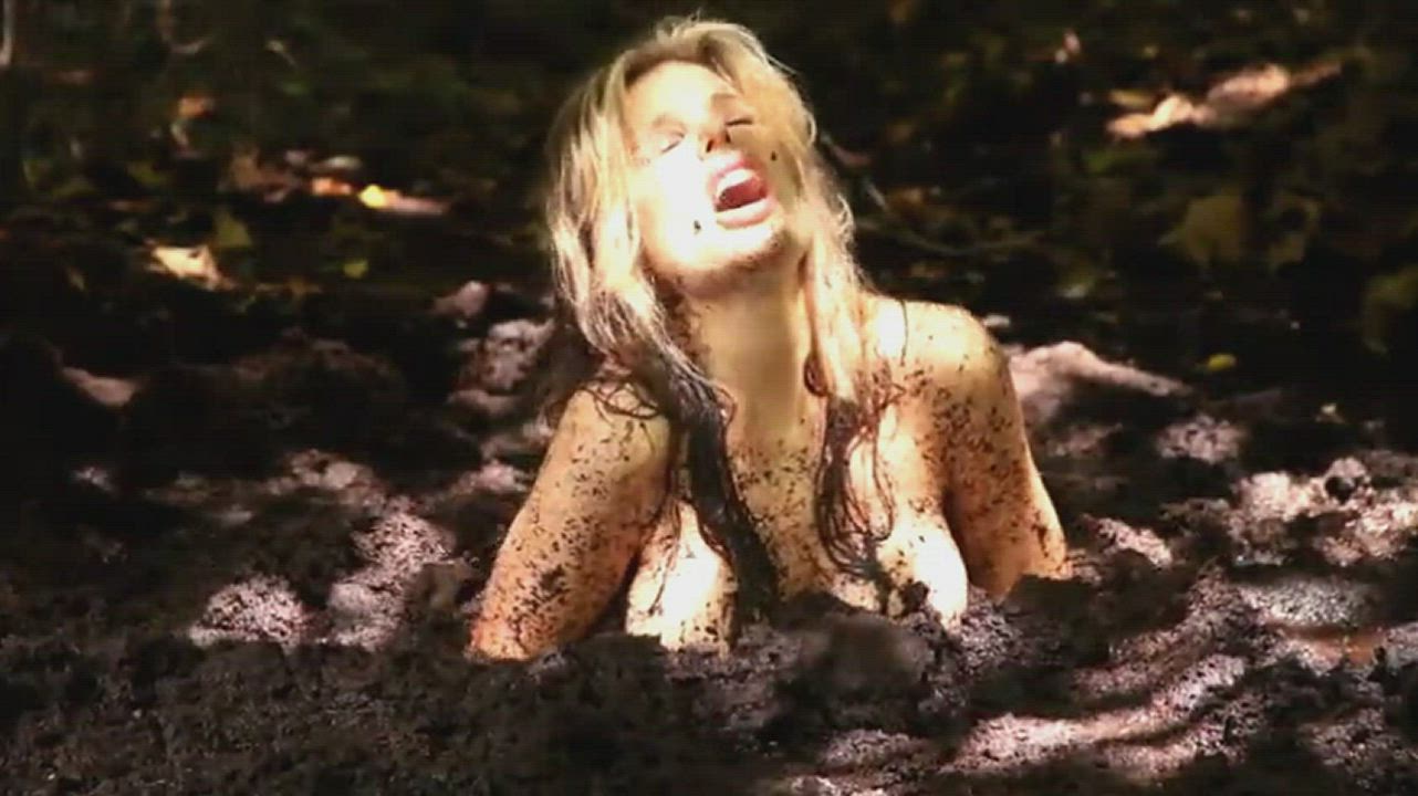 Experiencing ecstasy in mud