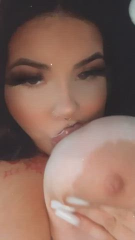 Watch me suck my titties and okay with my kitty 🥰🐱🥜