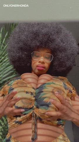 Big Tits Ebony Huge Tits Titty Drop clip