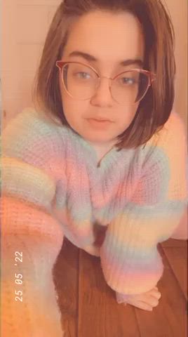 Soft domme with rainbow aesthetic, send me money to float through life. Pay tribute