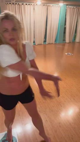 britney spears cleavage dancing clip