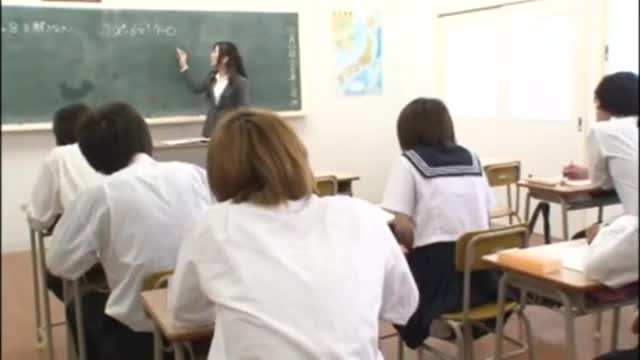 Japanese teen accidentally squirts in front of whole class