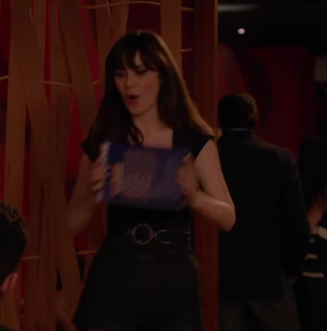 Zooey Deschanel - New Girl S01E13 Valentine's Day out
