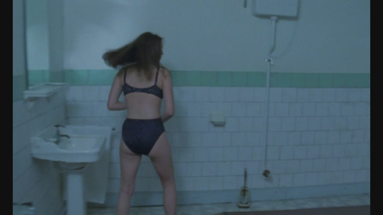 Celebrity Cinema French Marion Cotillard Nudity Shower clip