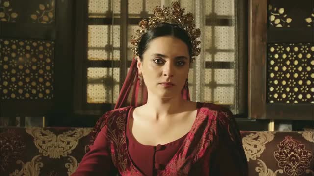Halime Sultan angry in red