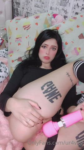brunette masturbating pussy clip