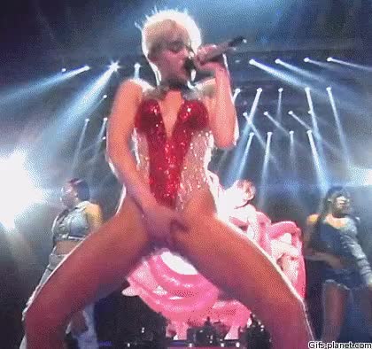 Gif - Miley Cyrus dance for....you